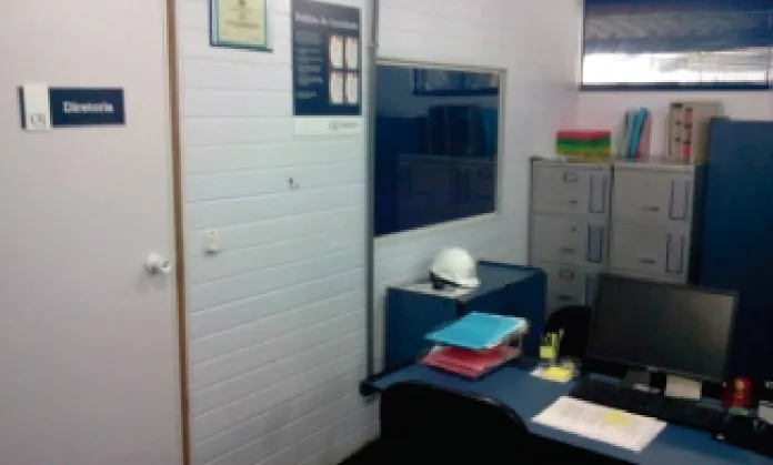 Escritório interno de canteiro modular