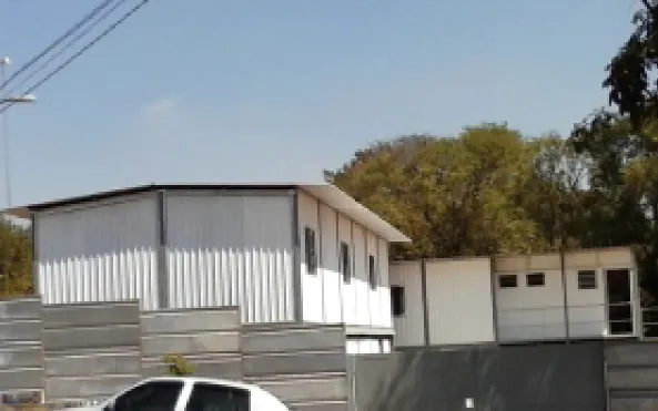 Canteiro de obras modular com dois pavimentos