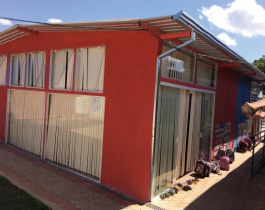 Interior funcional de edificação modular